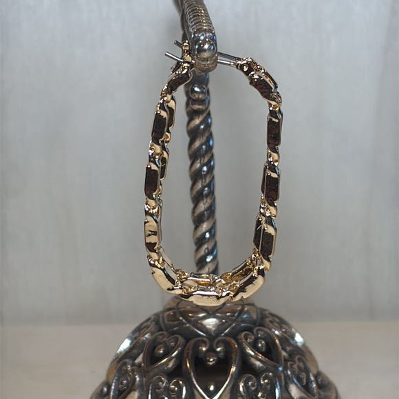 Nine West earrings gold toned 2” long and 1” wide. - Picture 5 of 7